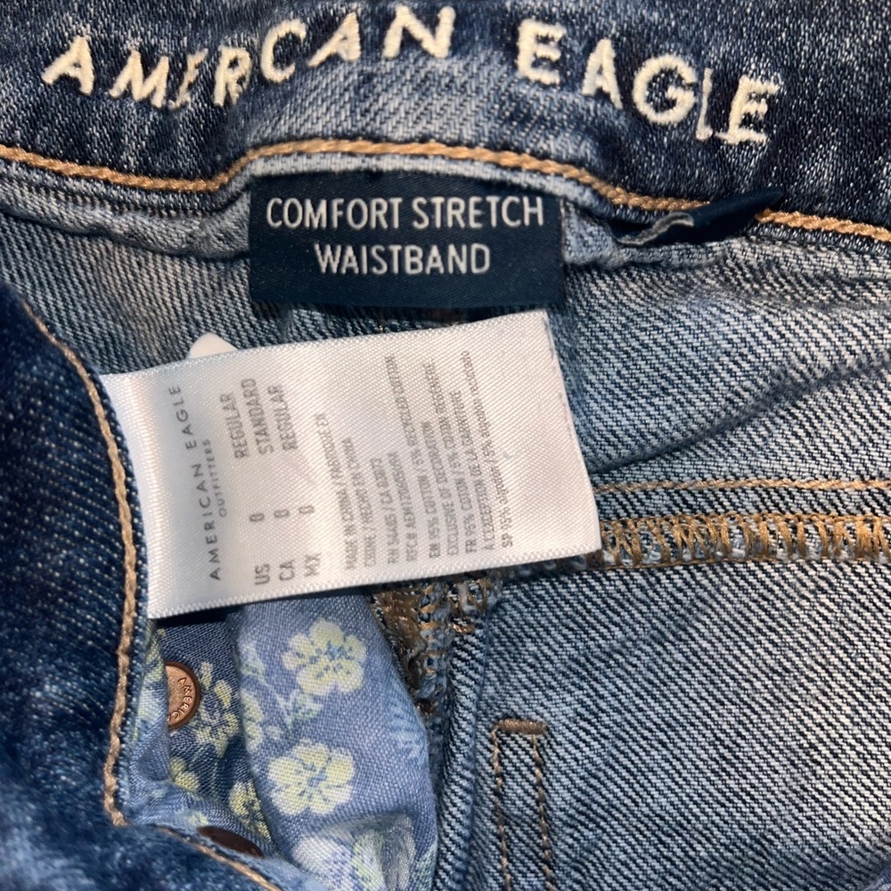 American Eagle Outfitters Comfort Stretch mom Jeans - Picture 4 of 5